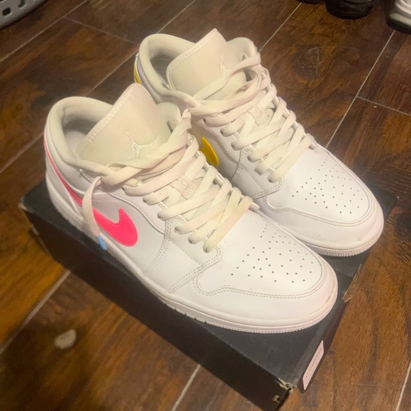 multicolor swoosh jordan 1 low